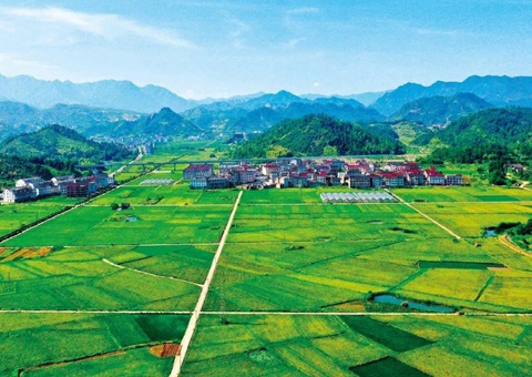 湖北宣恩实验土地综合整治多元投融资模式<br>财务投入引领 项目资金整合 社会资源加入 支持政策激励