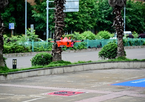 发力低空物流，，重庆打造“场景先行—能力配套—生态成型”模式 山城“空中快递员”常态化起航