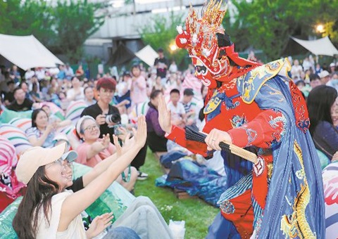 成都推进文旅工业全域全业态生长